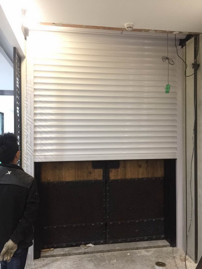 铝合金卷闸门定制.jpg 铝合金卷闸门定制.jpg